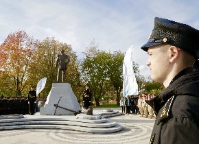 В Кронштадте открыли памятник адмиралу Фёдору Литке