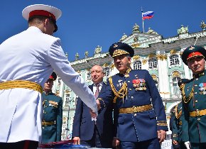 На Дворцовой площади в Петербурге состоялся единый выпуск довузовских организаций Минобороны России