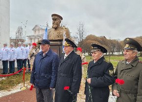 Открытие памятника заместителю Наркома ВМФ по тылу в годы войны генерал-полковнику Воробьёву Сергею Ильичу